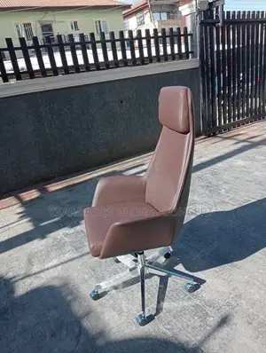 Quality Executive Adjustable Swivel Leather Office Chair.