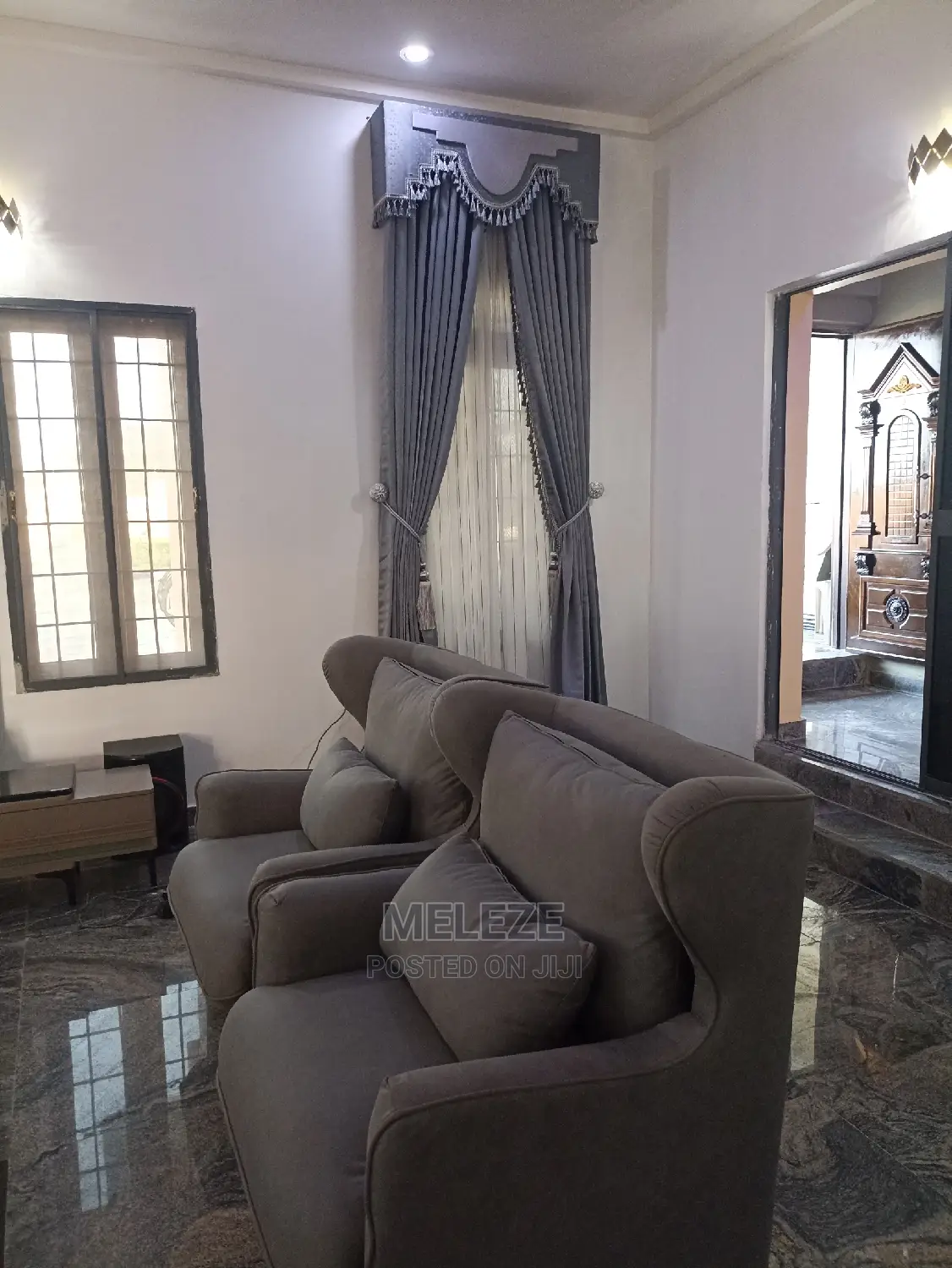 Italian Curtain