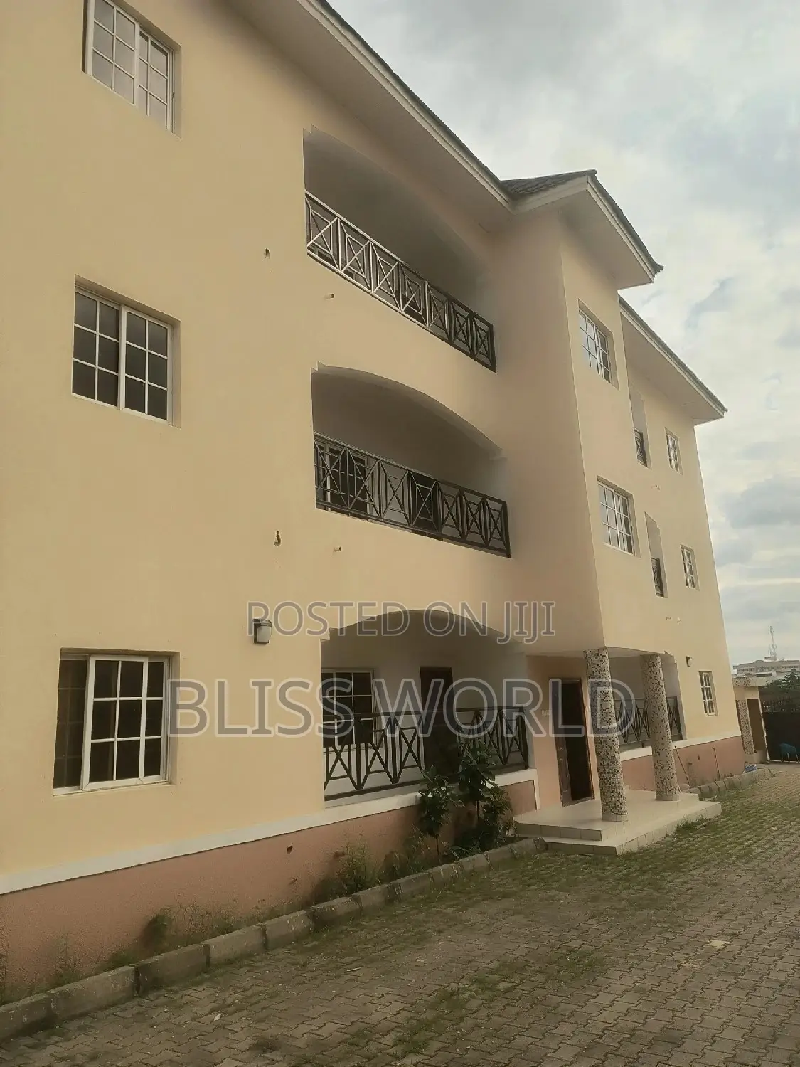 3bdrm Block of Flats in Mabuchi, Mabushi for sale