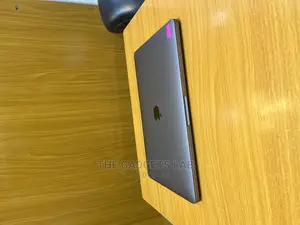 Laptop Apple MacBook Pro 2017 16GB Intel Core I7 SSD 1T