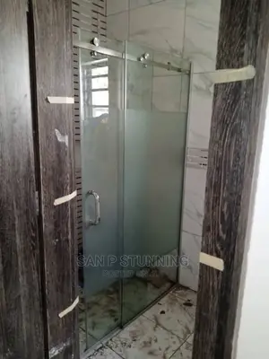Simple and Portable Shower Cubicle