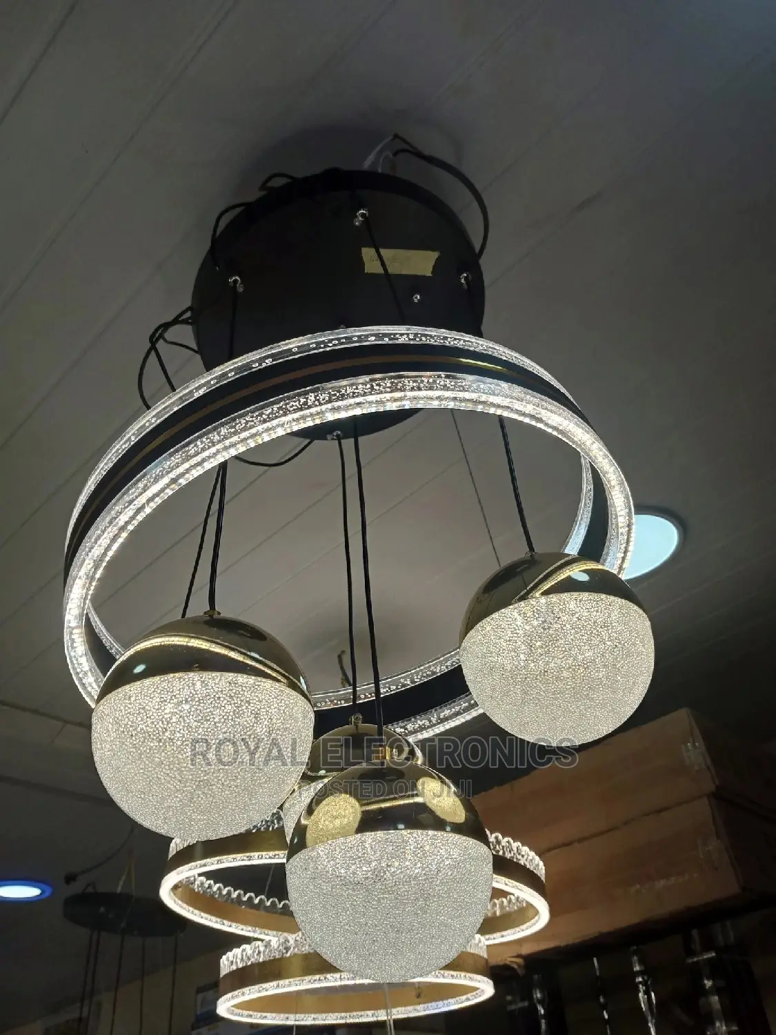 Brand New Modern Ceiling Dropping Chandelier Light