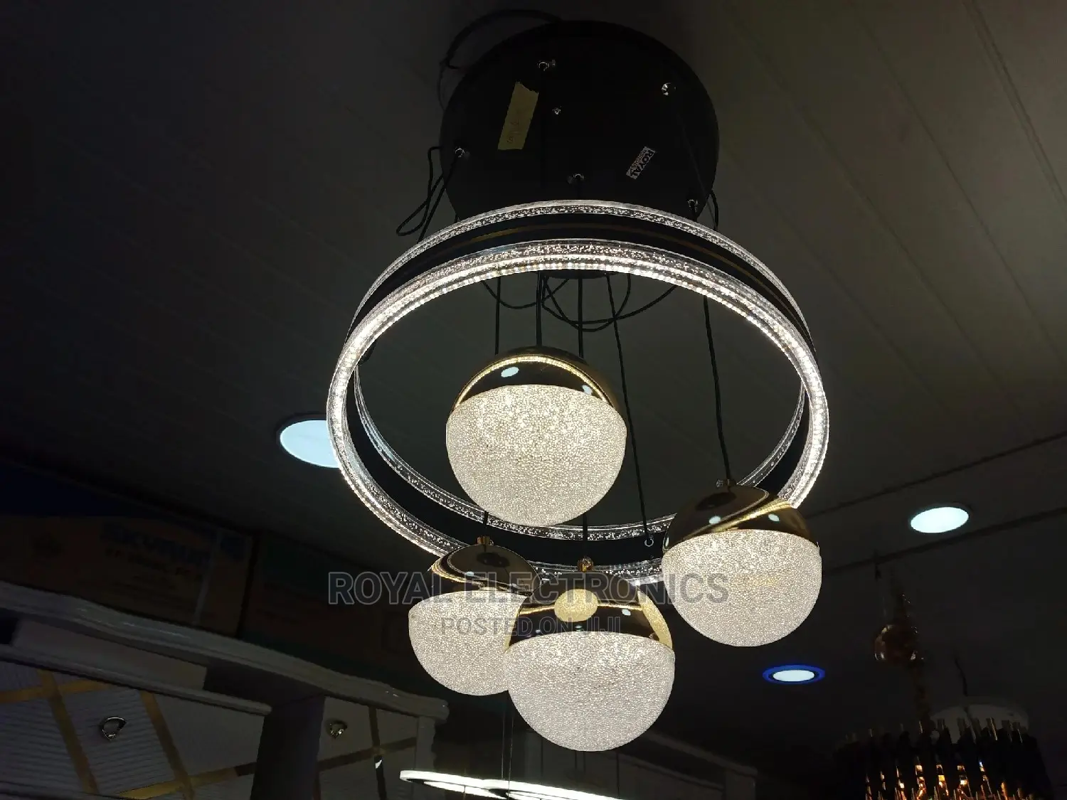 Latest Modern Ceiling Dropping Chandelier Light