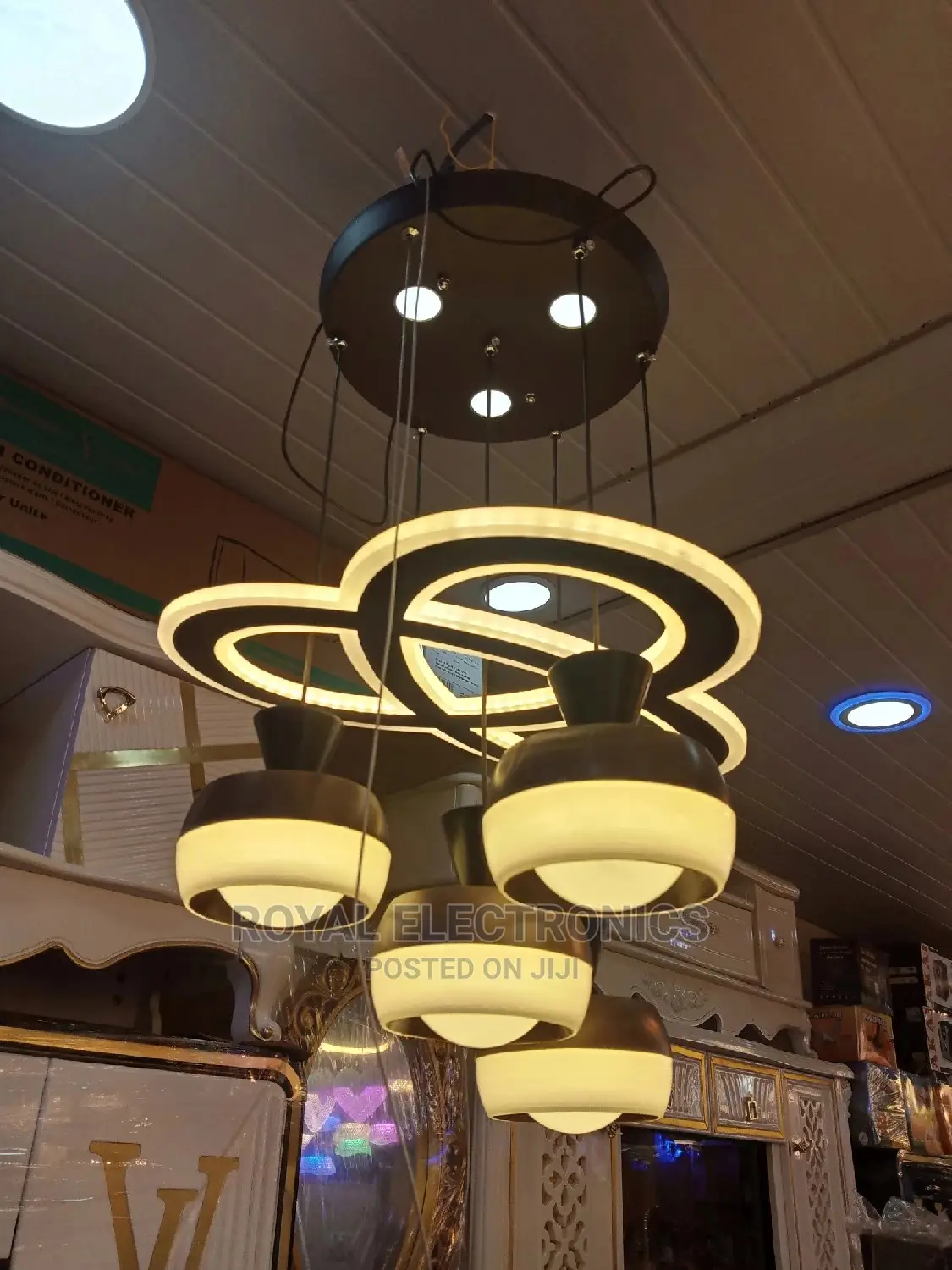 VIP Chandelier Light