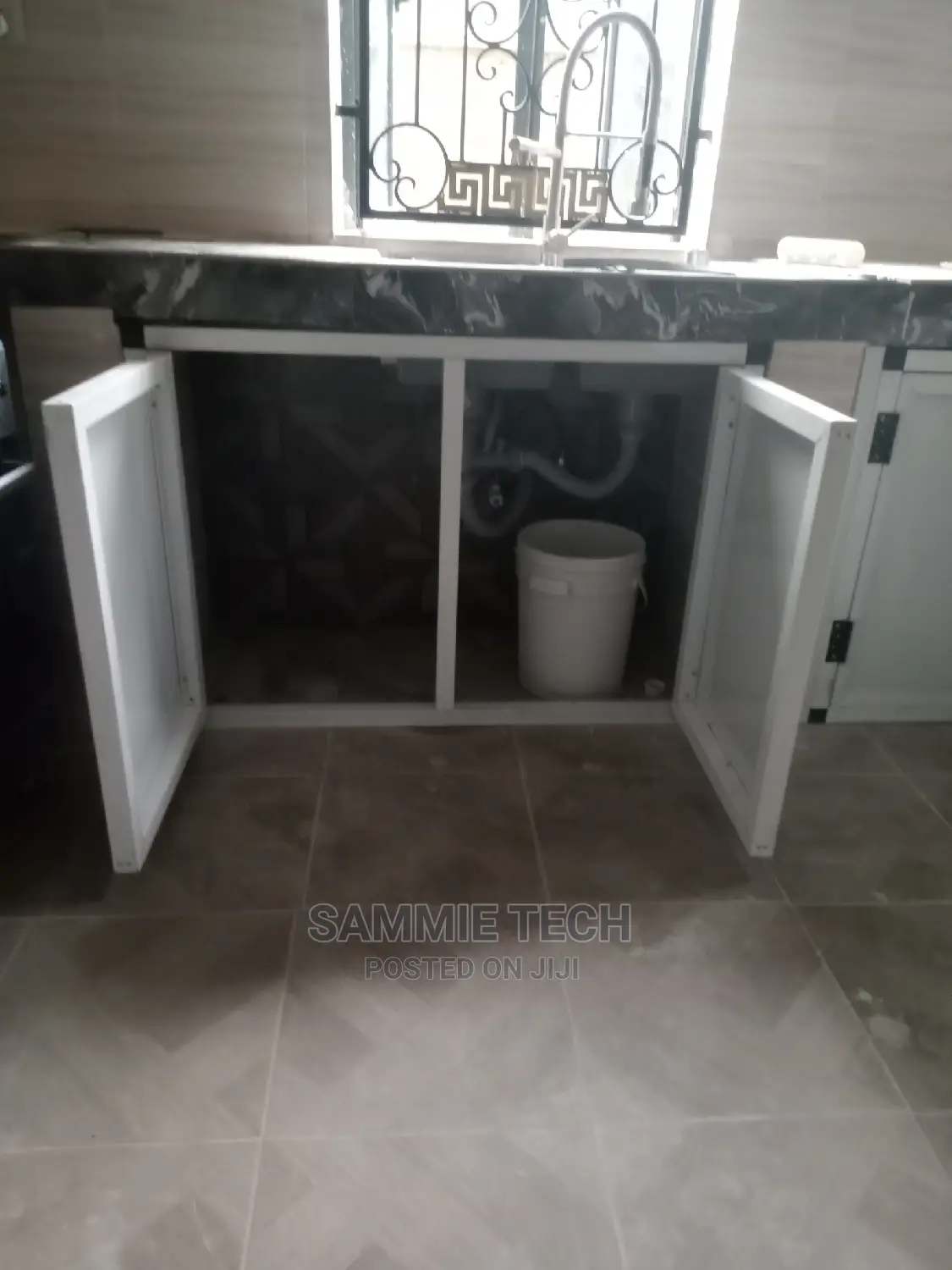 Complete Kitchen Cabinets