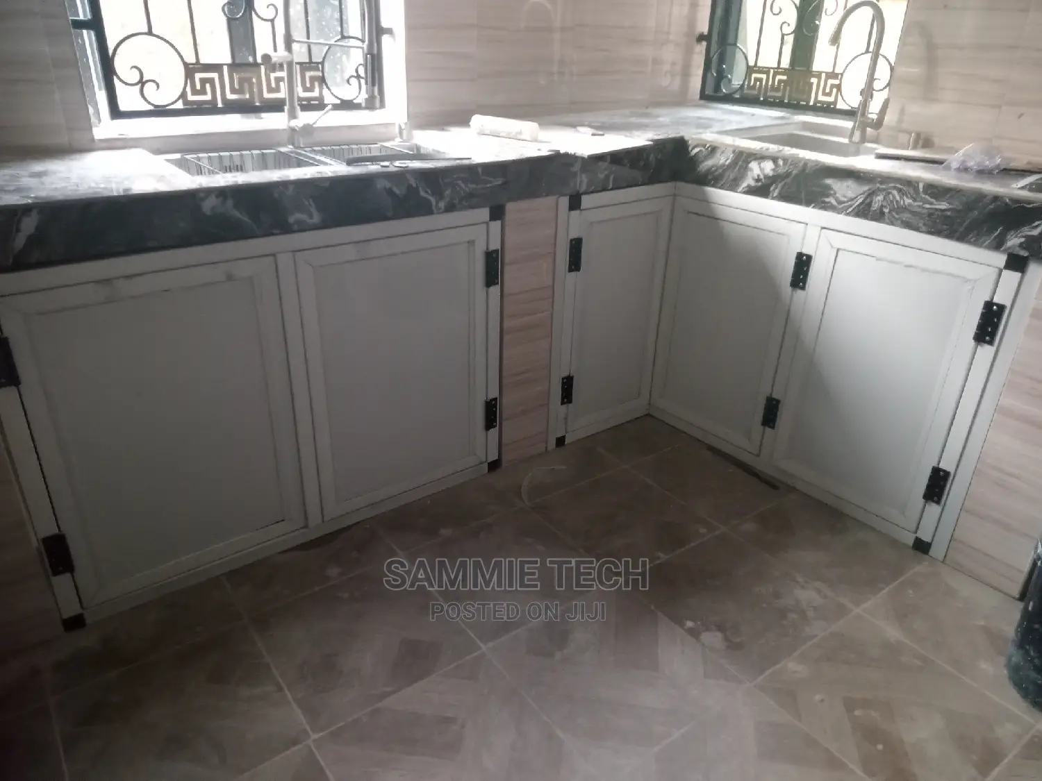 Complete Kitchen Cabinets