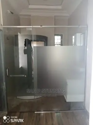 Single Roller Shower Cubicle With Durable Accessories.