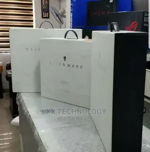 New Laptop Dell Alienware M17 R5 32GB AMD Ryzen 9 SSD 2T