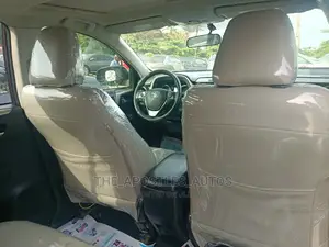 Toyota RAV4 XLE AWD (2.5L 4cyl 6A) 2016 Brown