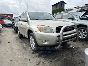 Toyota RAV4 2.4 2008 Gold