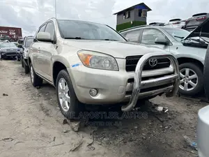 Toyota RAV4 2.4 2008 Gold