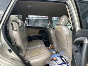 Toyota RAV4 2.4 2008 Gold