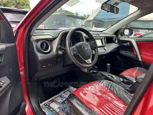 Toyota RAV4 XLE AWD (2.5L 4cyl 6A) 2016 Red