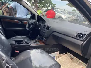 Mercedes-Benz C300 2010 Black