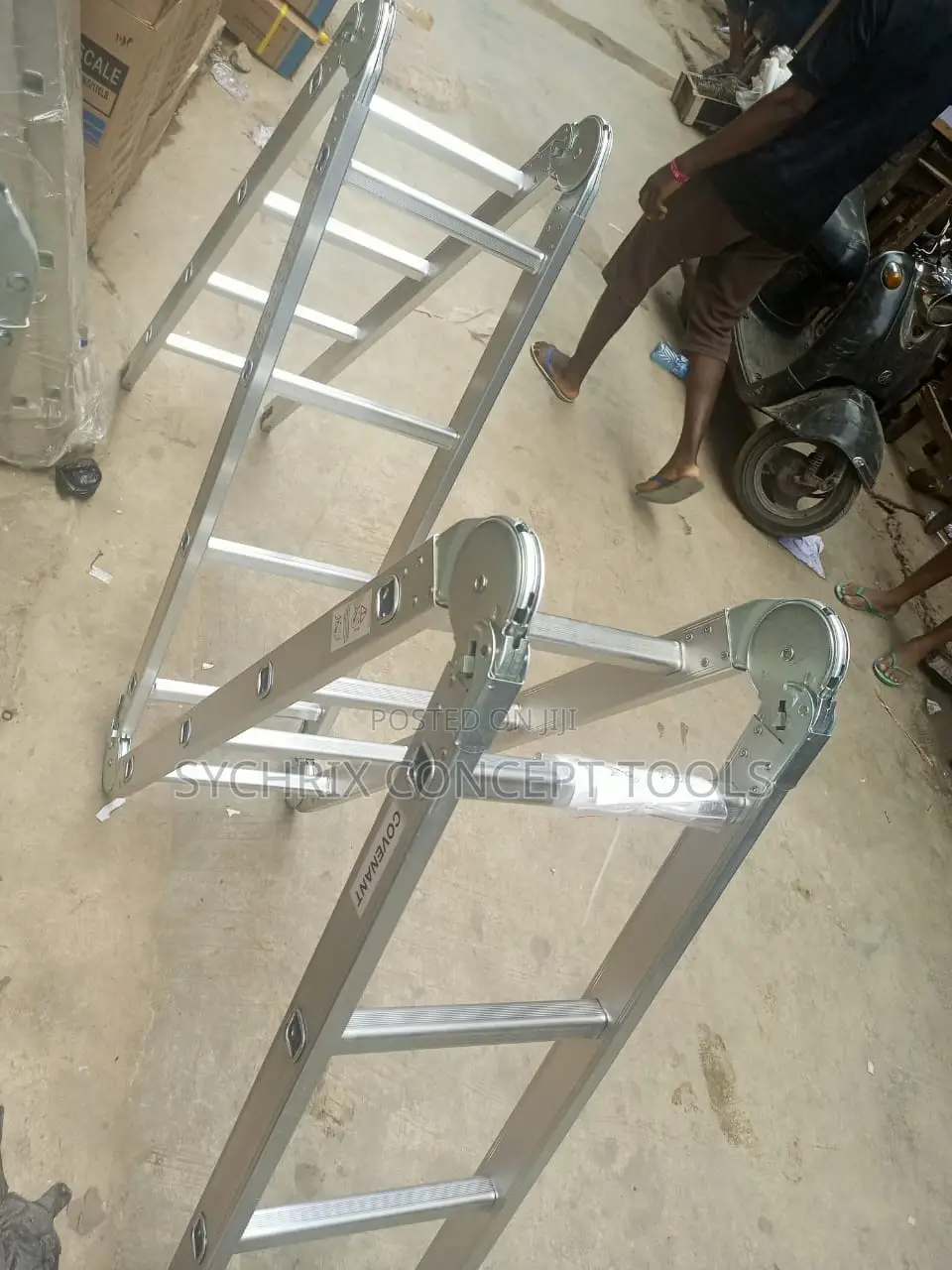 4 X 4 - 16 Steps Aluminium Foldable Ladder