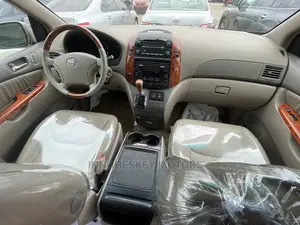 Toyota Sienna 2006 Gold