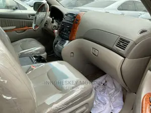 Toyota Sienna 2006 Gold