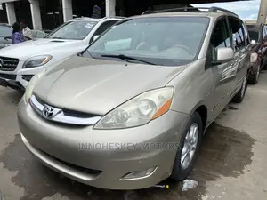 Toyota Sienna 2006 Gold