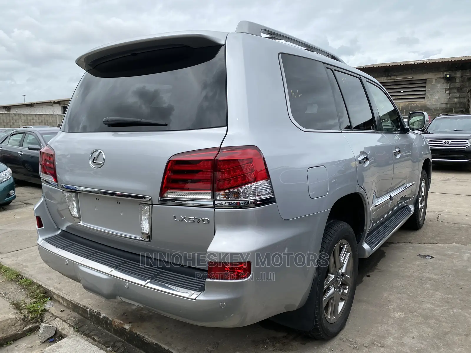 Lexus LX 570 AWD 2013 Silver