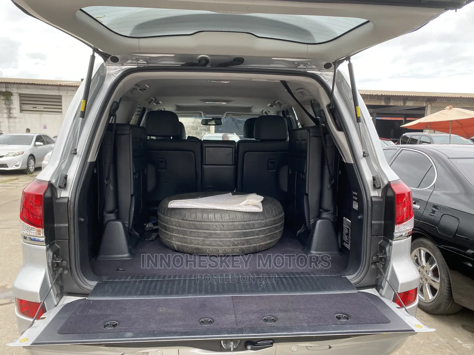 Lexus LX 570 AWD 2013 Silver