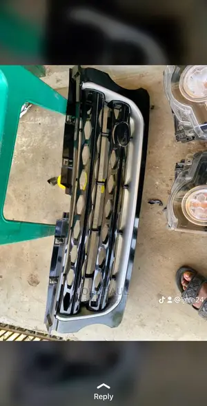 Land Rover LR4 Front Grill
