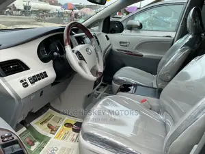 Toyota Sienna 2014 Black