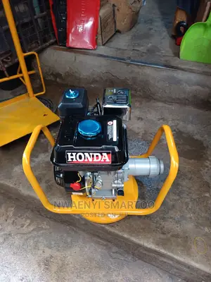 Petrol Honda Engine Vibrator Machine