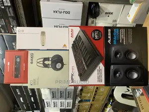 Focusrite 2i2, Alesis,Behringer AKG Complete Studio Bundle