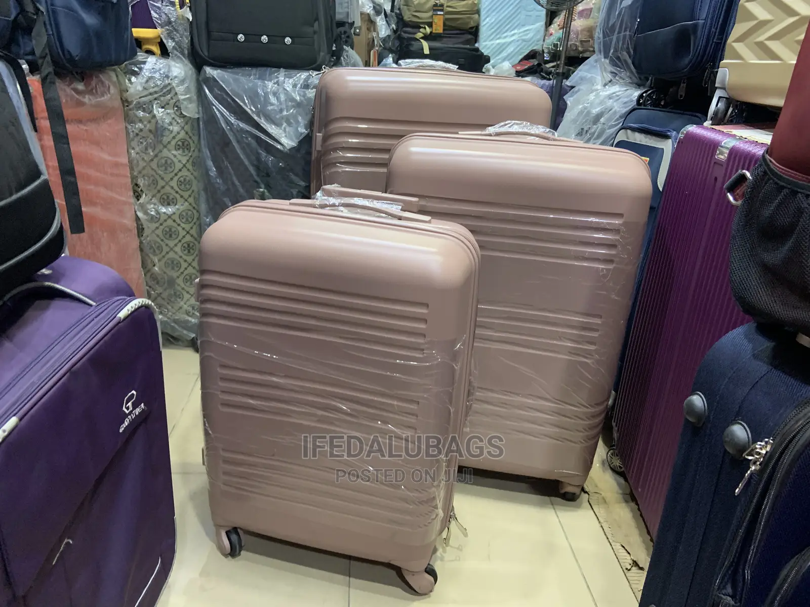 Set of Quality Imported Unbreakable Plastic Traveling Box