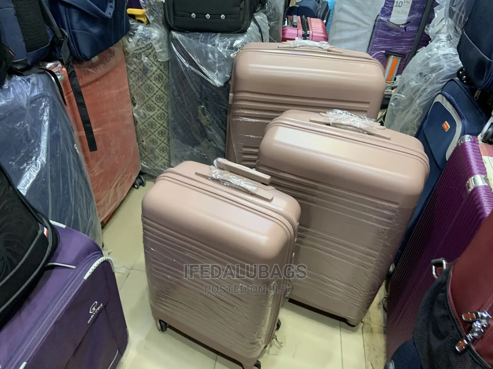 Set of Quality Imported Unbreakable Plastic Traveling Box