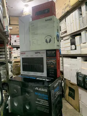Focusrite 2i2, Alesis,Behringer AKG Complete Studio Bundle