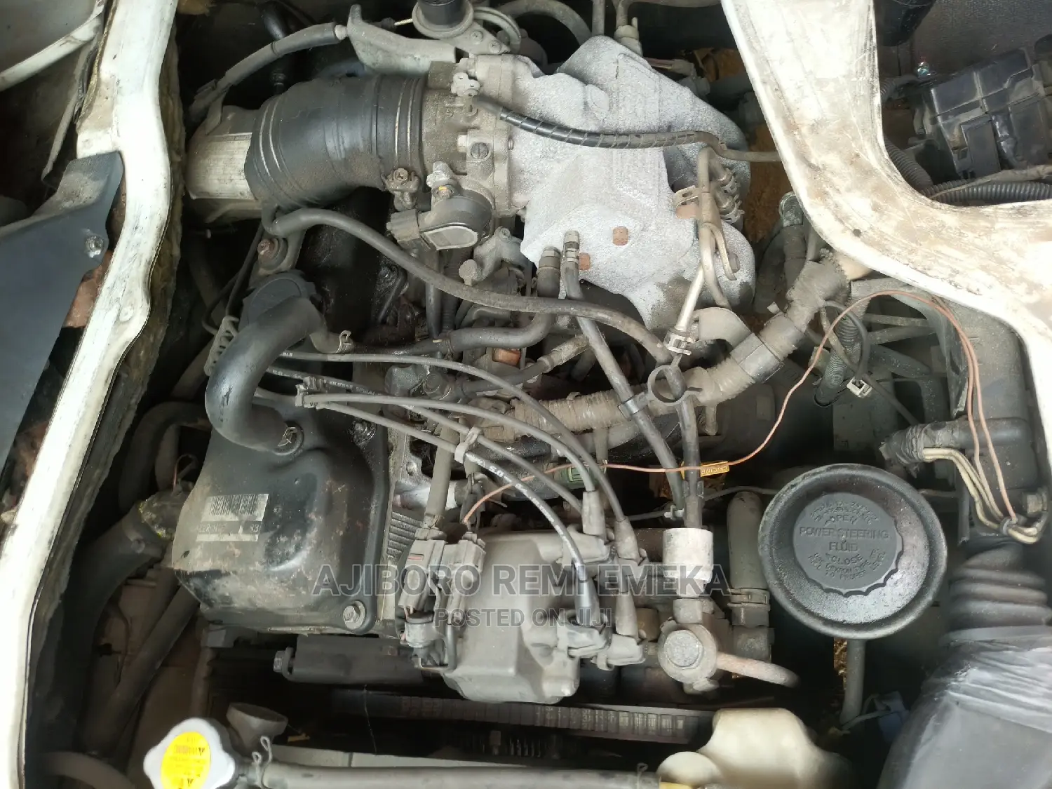 Toyota HiAce 2000 White