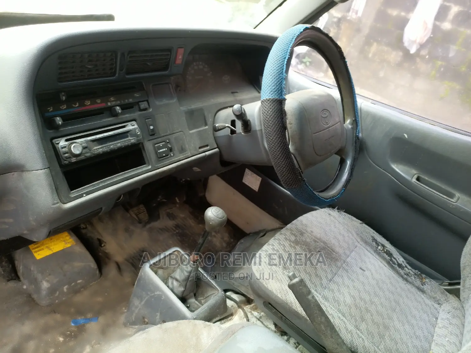 Toyota HiAce 2000 White