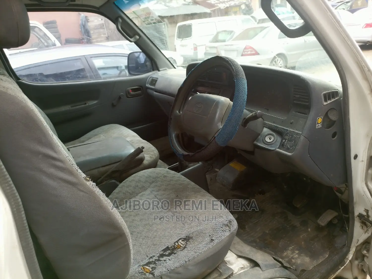 Toyota HiAce 2000 White