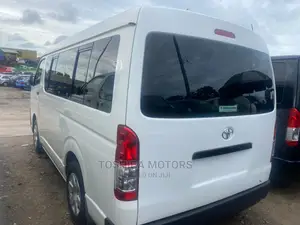 Toyota HiAce 2013 White
