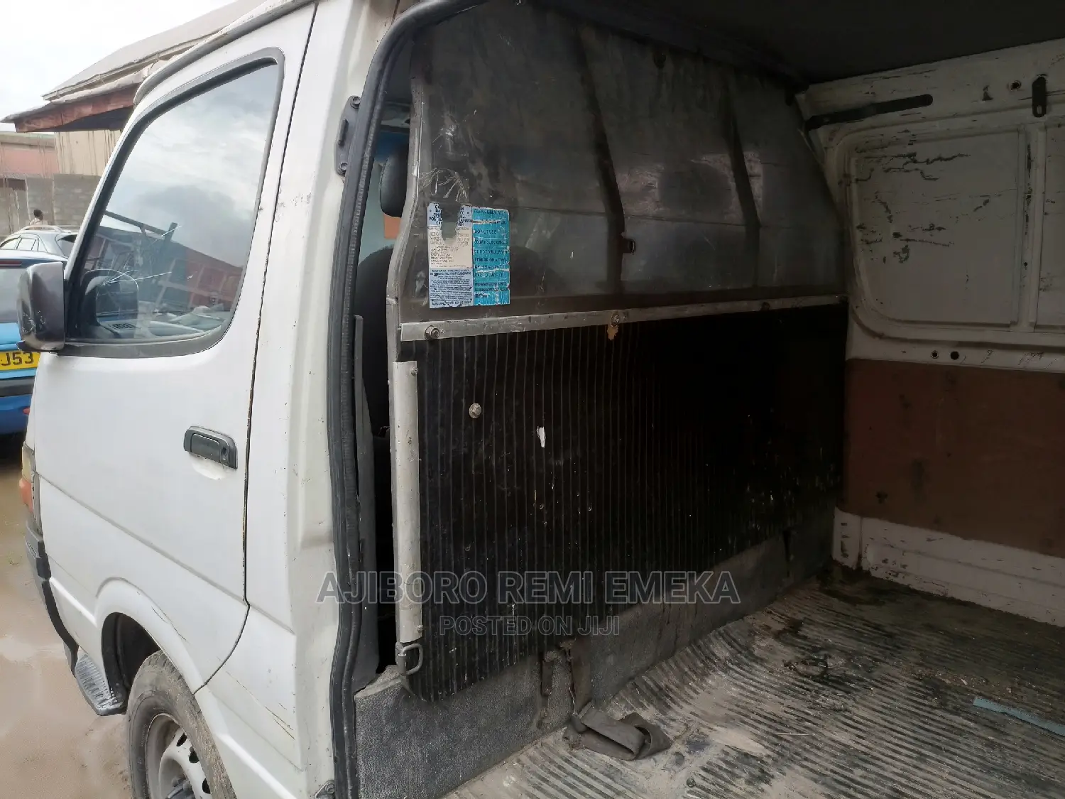 Toyota HiAce 2000 White
