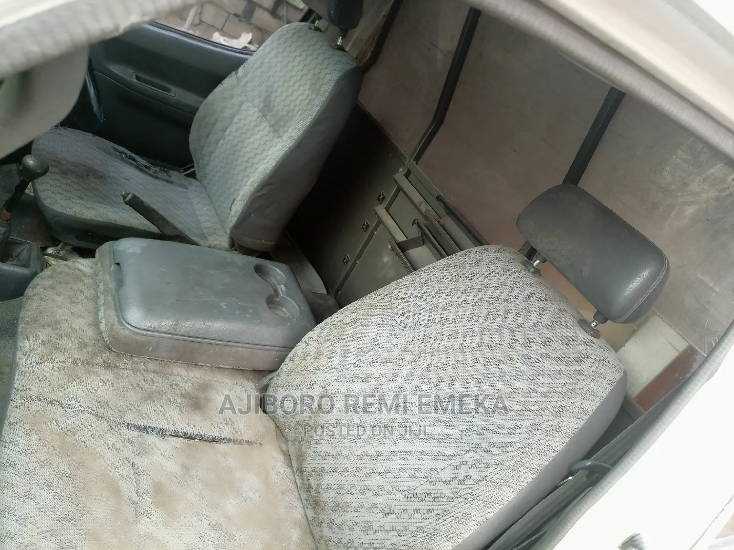 Toyota HiAce 2000 White