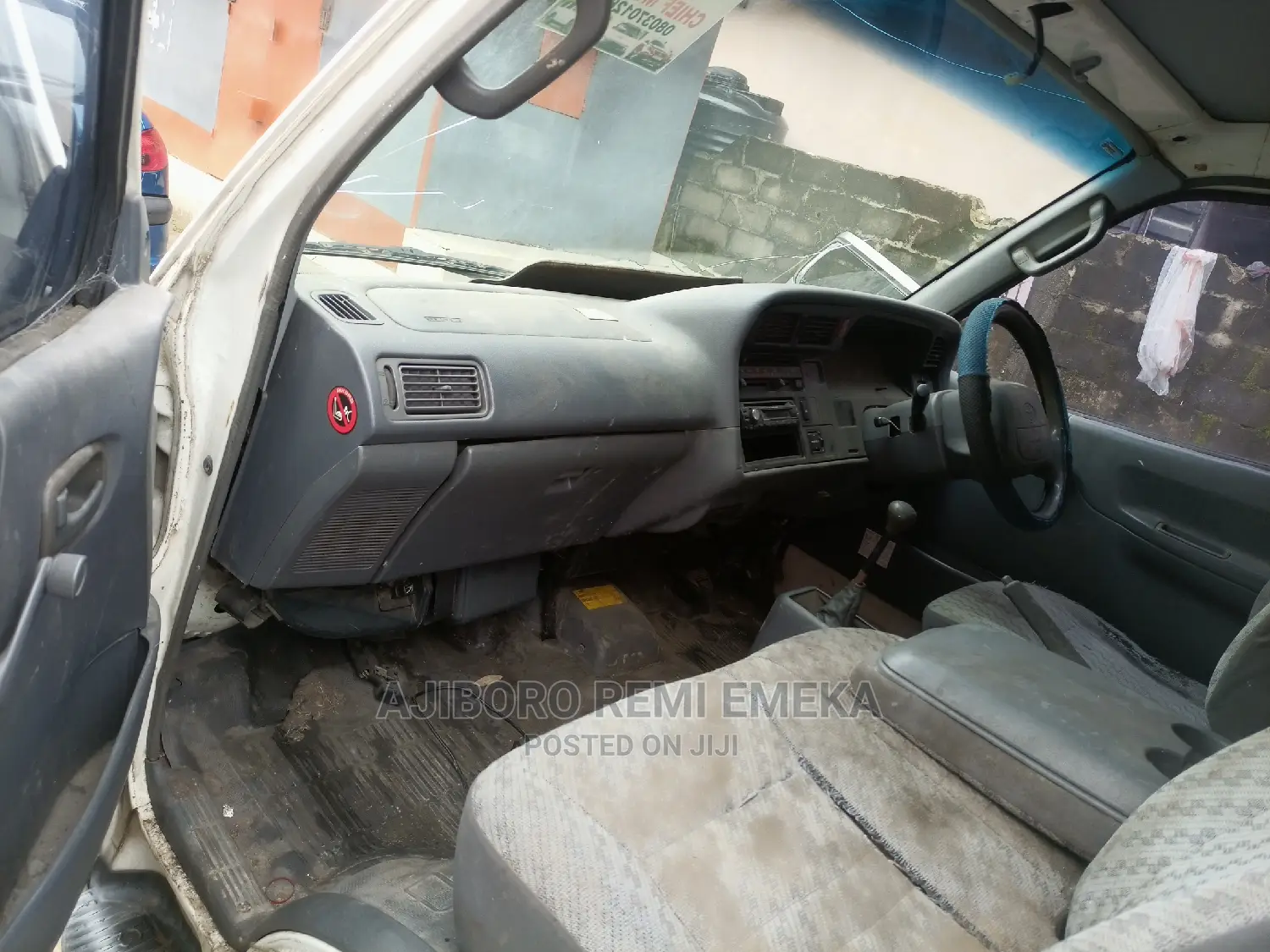 Toyota HiAce 2000 White