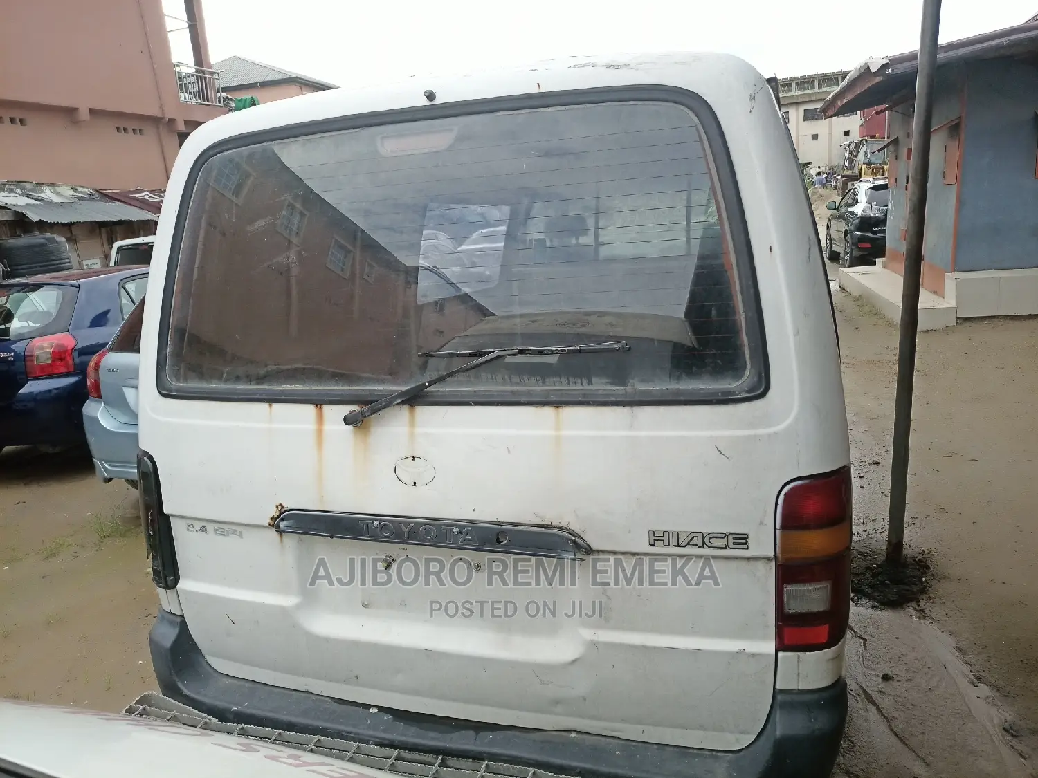 Toyota HiAce 2000 White
