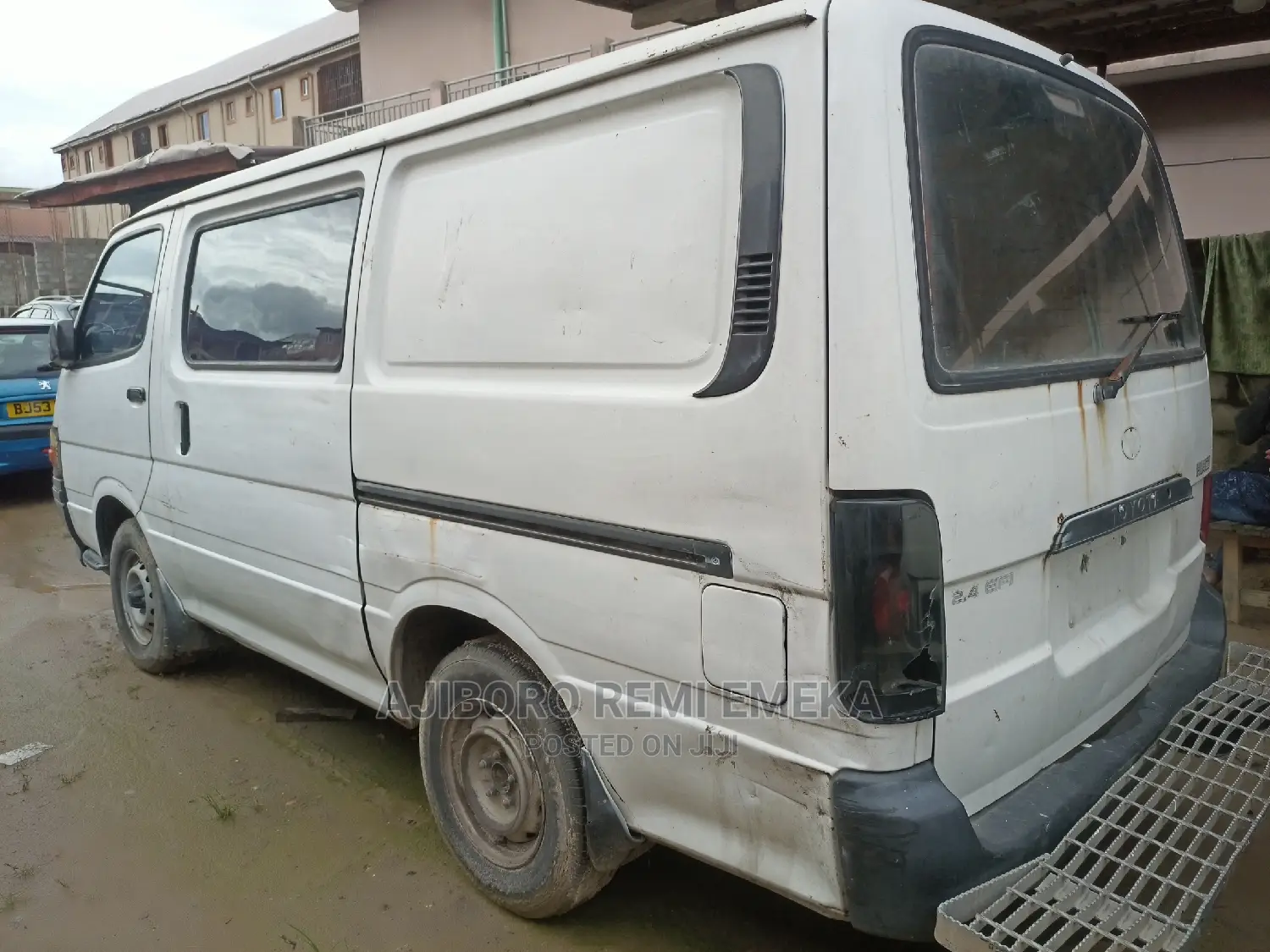 Toyota HiAce 2000 White