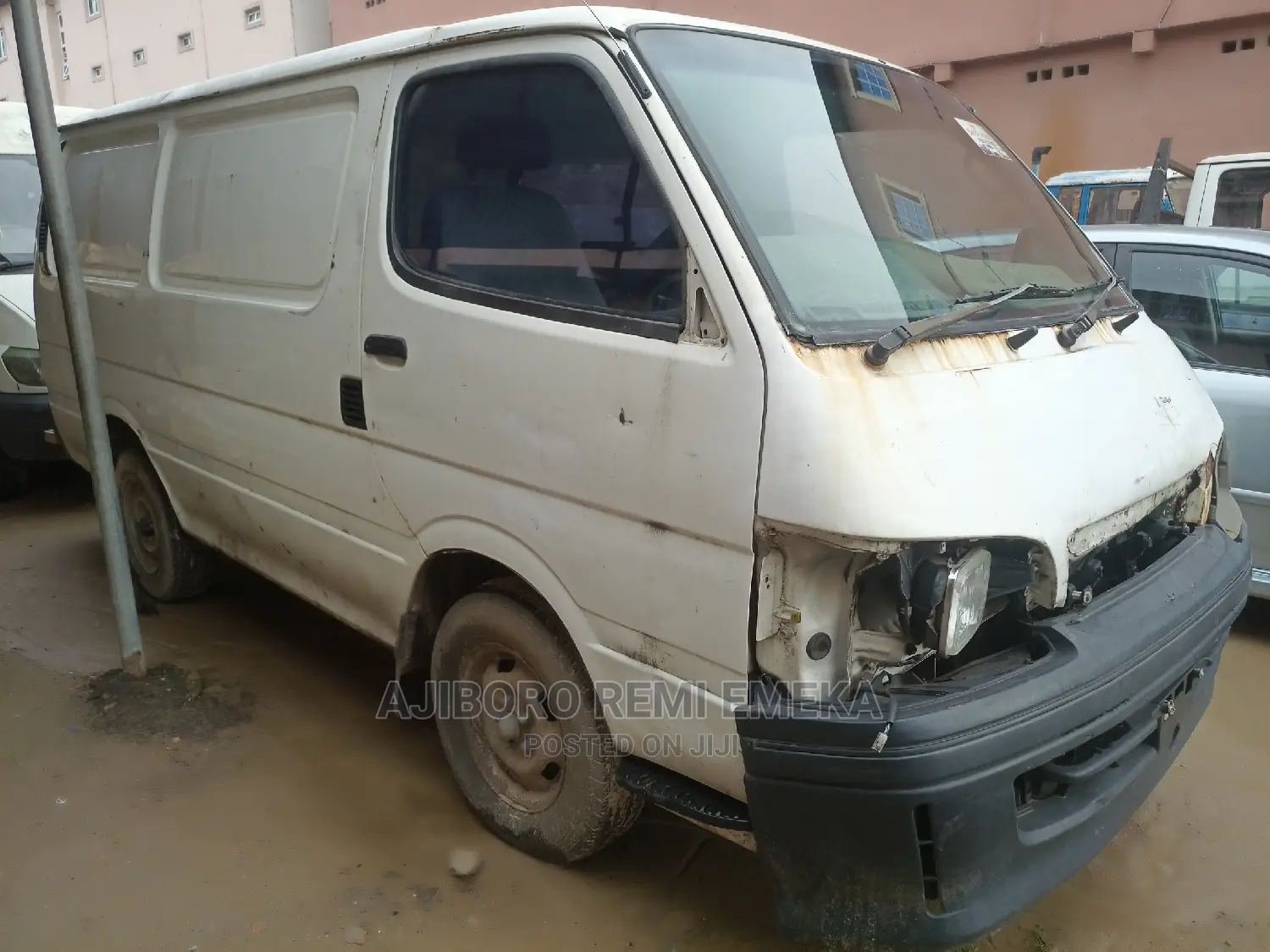 Toyota HiAce 2000 White