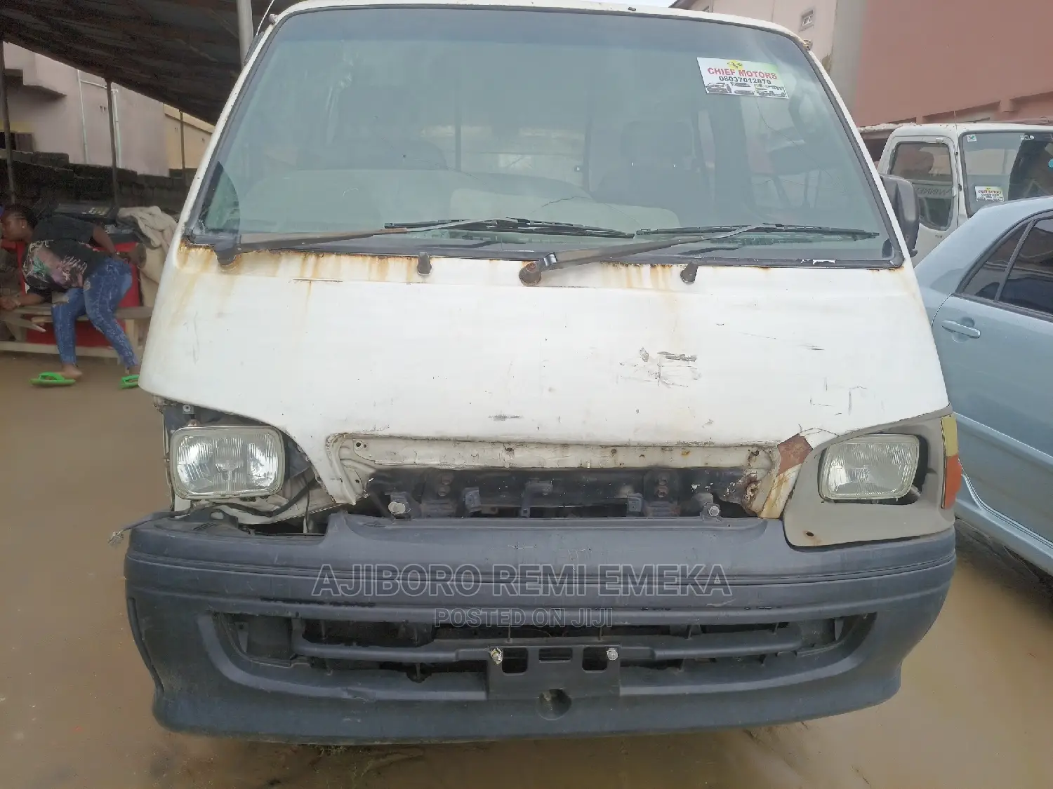 Toyota HiAce 2000 White