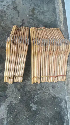 Well Finished Wooden Clothes Hangers