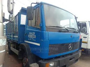 Mercedes Benz 814 2000 Model