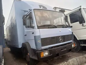 Mercedes Truck 814 Sky Blue