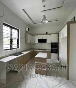 Luxury Kitchen Interior Design With Accessories