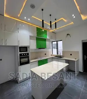 Luxury Kitchen Cabinet Design With Accessories