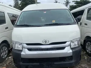 Toyota HiAce 2018 White