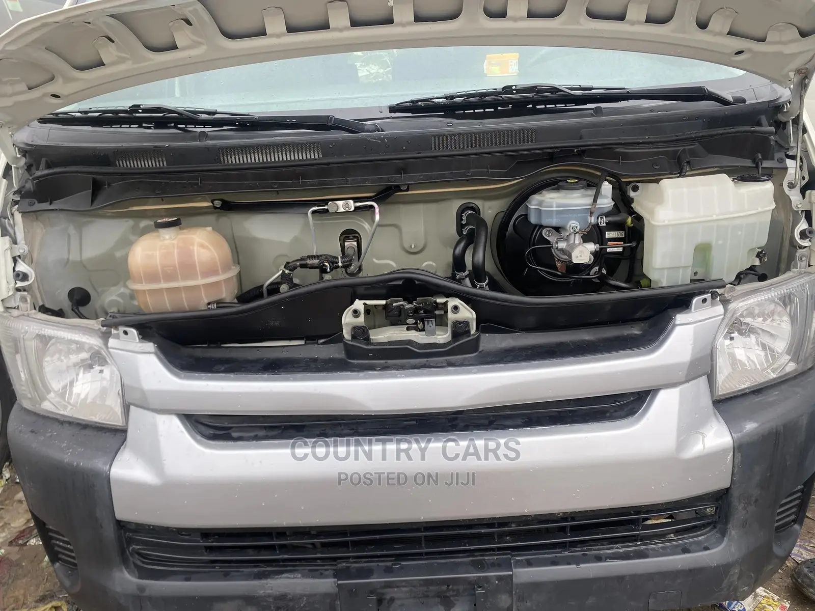 Toyota HiAce 2018 White