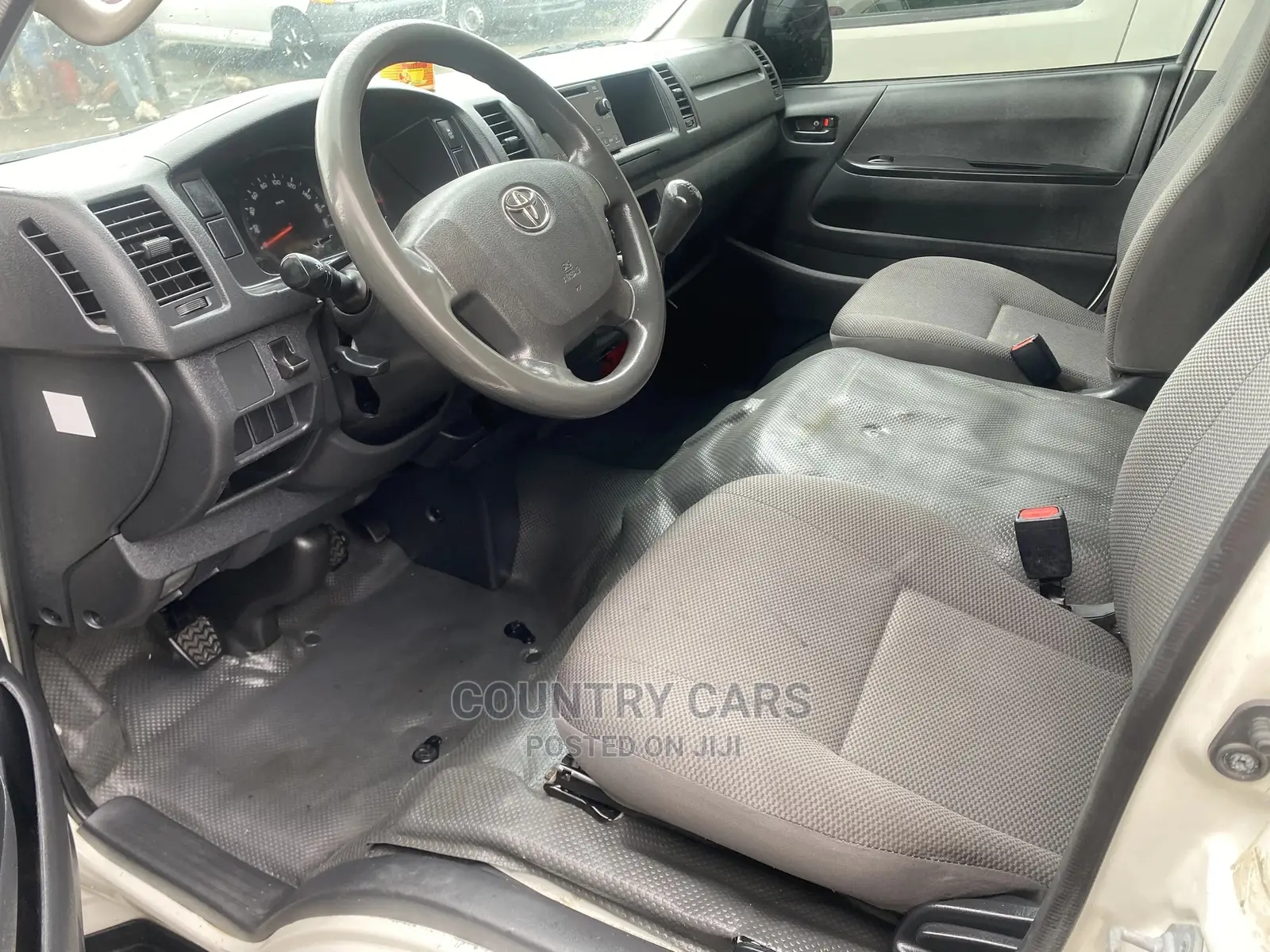Toyota HiAce 2018 White